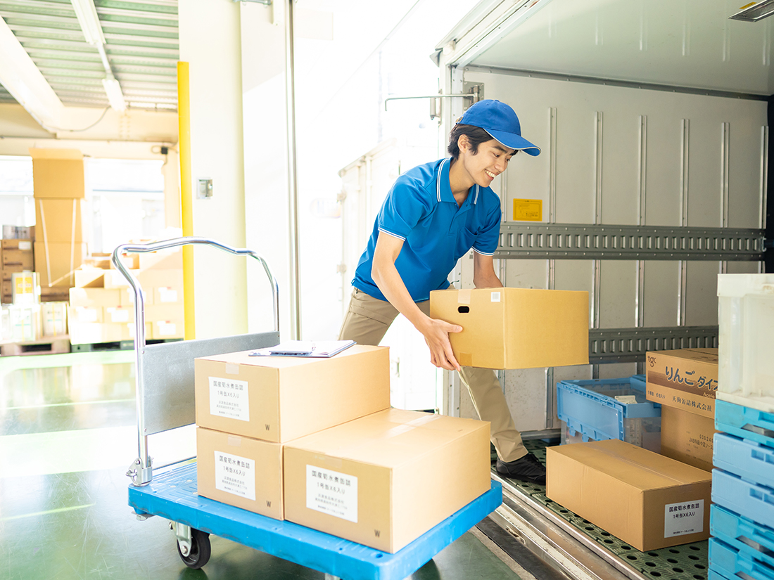 24時間体制で、大切なお荷物をお届けいたします。